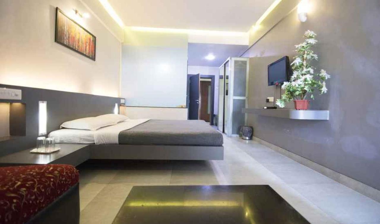 Hotel Royal Palace Aurangābād Esterno foto